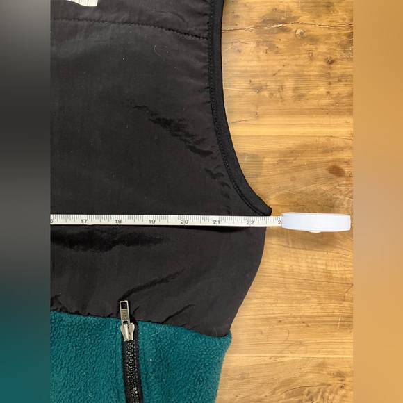 Great vintage pine green North Face fleece vest. Winter is coming! - Picture 7 of 8